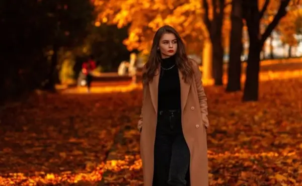Najšokantniji modni trend jeseni: Žene potpuno odlepile – seksi i tokom hladnih dana (VIDEO)