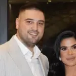 Beli buketi, sveće i klavir – Luks proslava u domu Ljube Perućice, za goste od ptice mleko